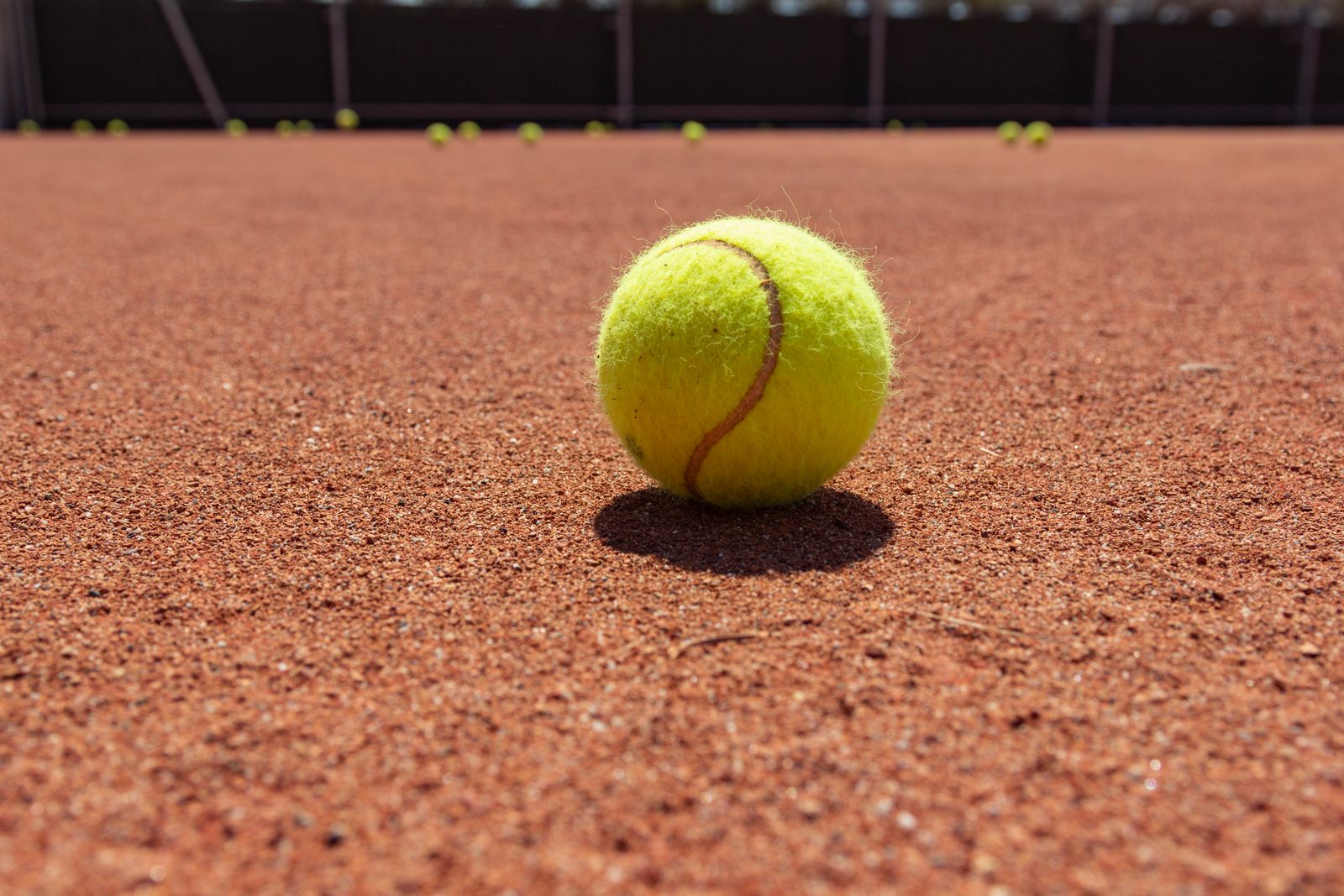 Red, orange and green: how junior tennis groups work