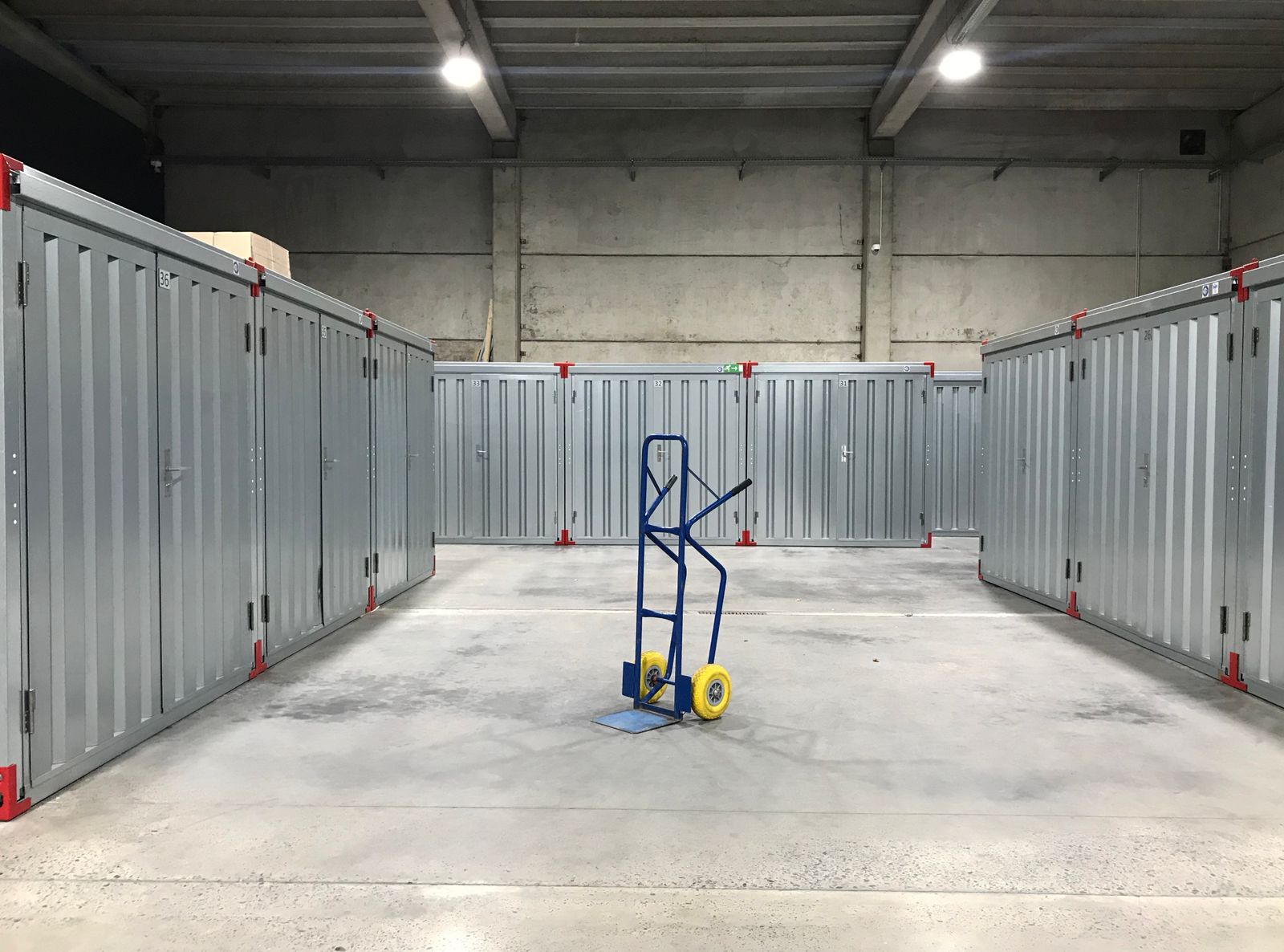 Putting your things in storage between homes