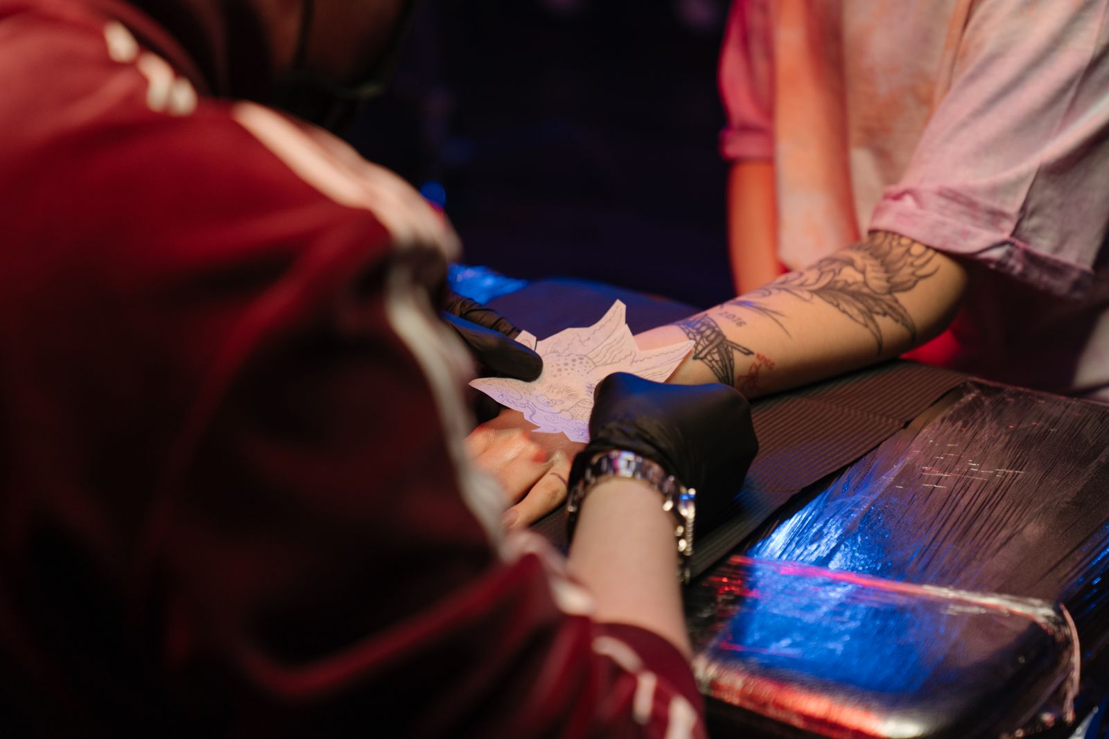 Fine line, traditional or blackwork: how to choose a tattoo style
