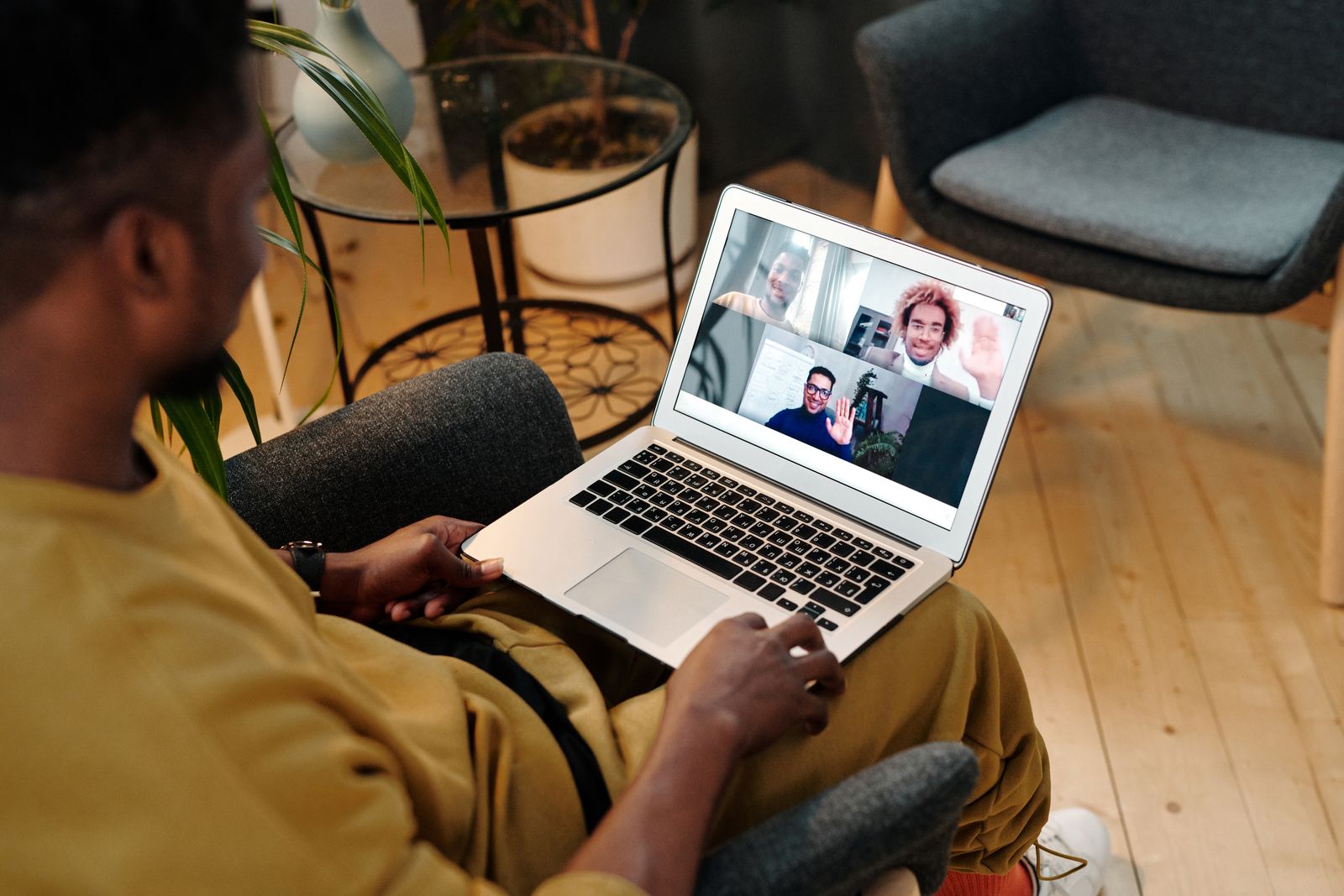 Online or in-person therapy: how to decide