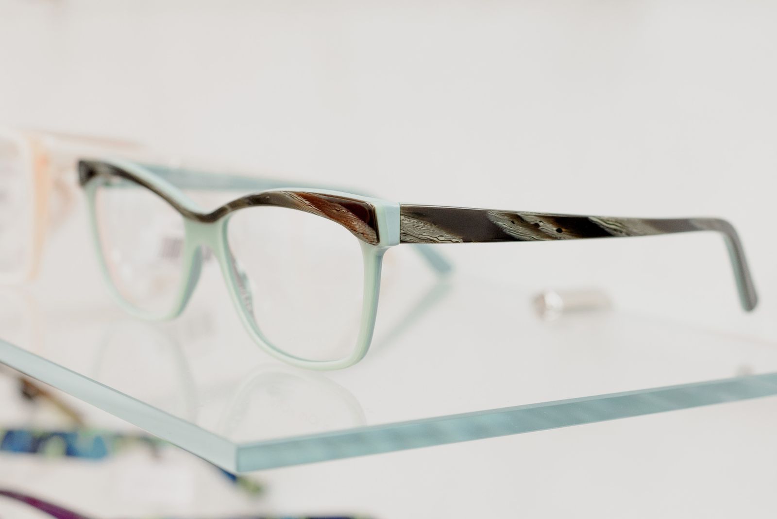 How to choose glasses frames that suit you