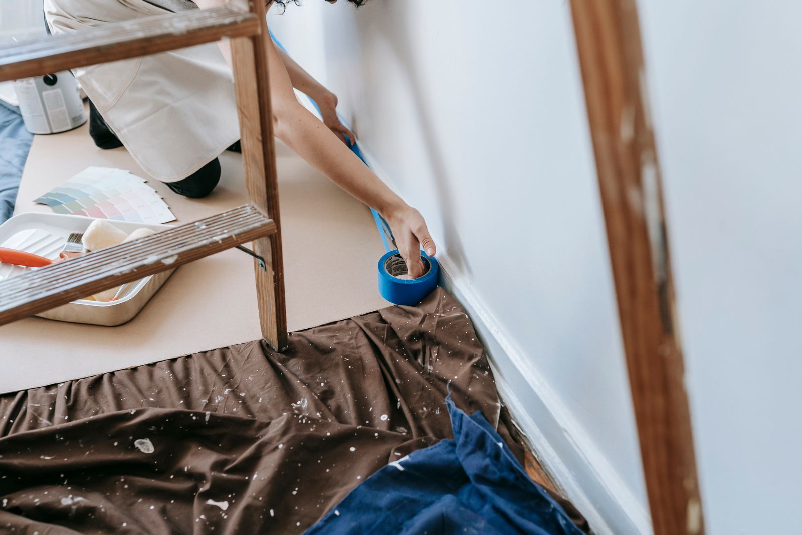 How to prepare a room for painting