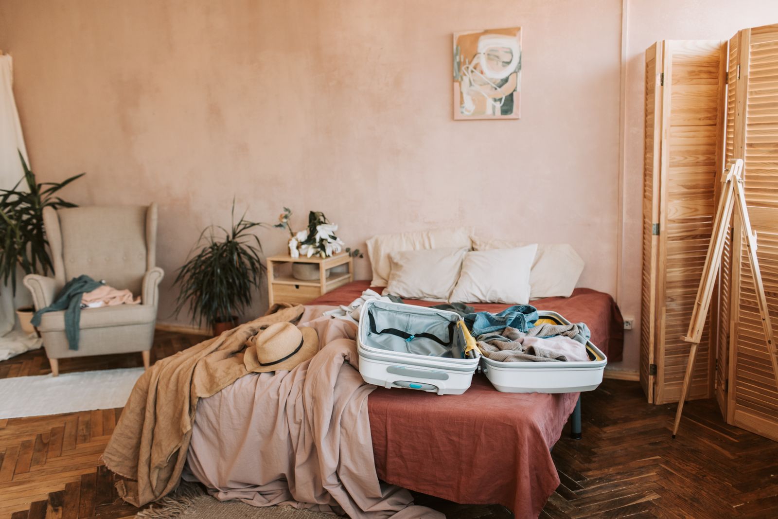 Bed bugs after a trip: how to check your luggage