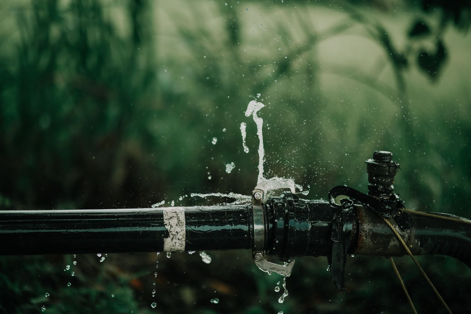 What to do when a pipe bursts