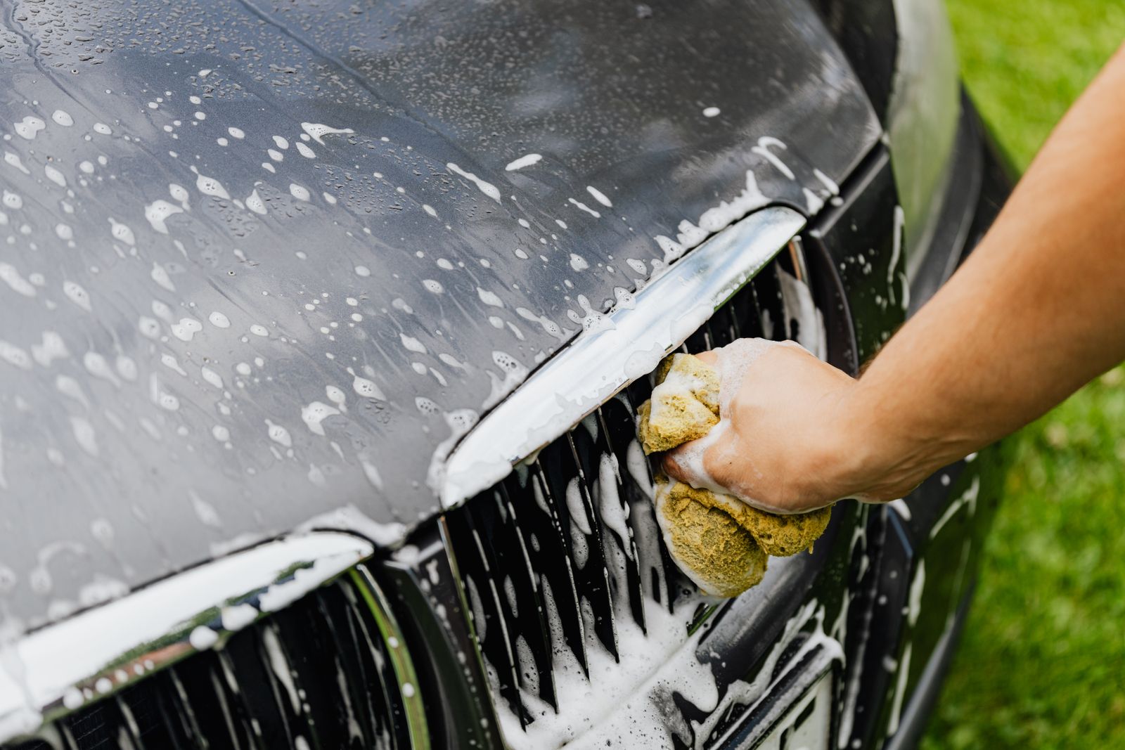 How to wash your car at home without scratching the paint