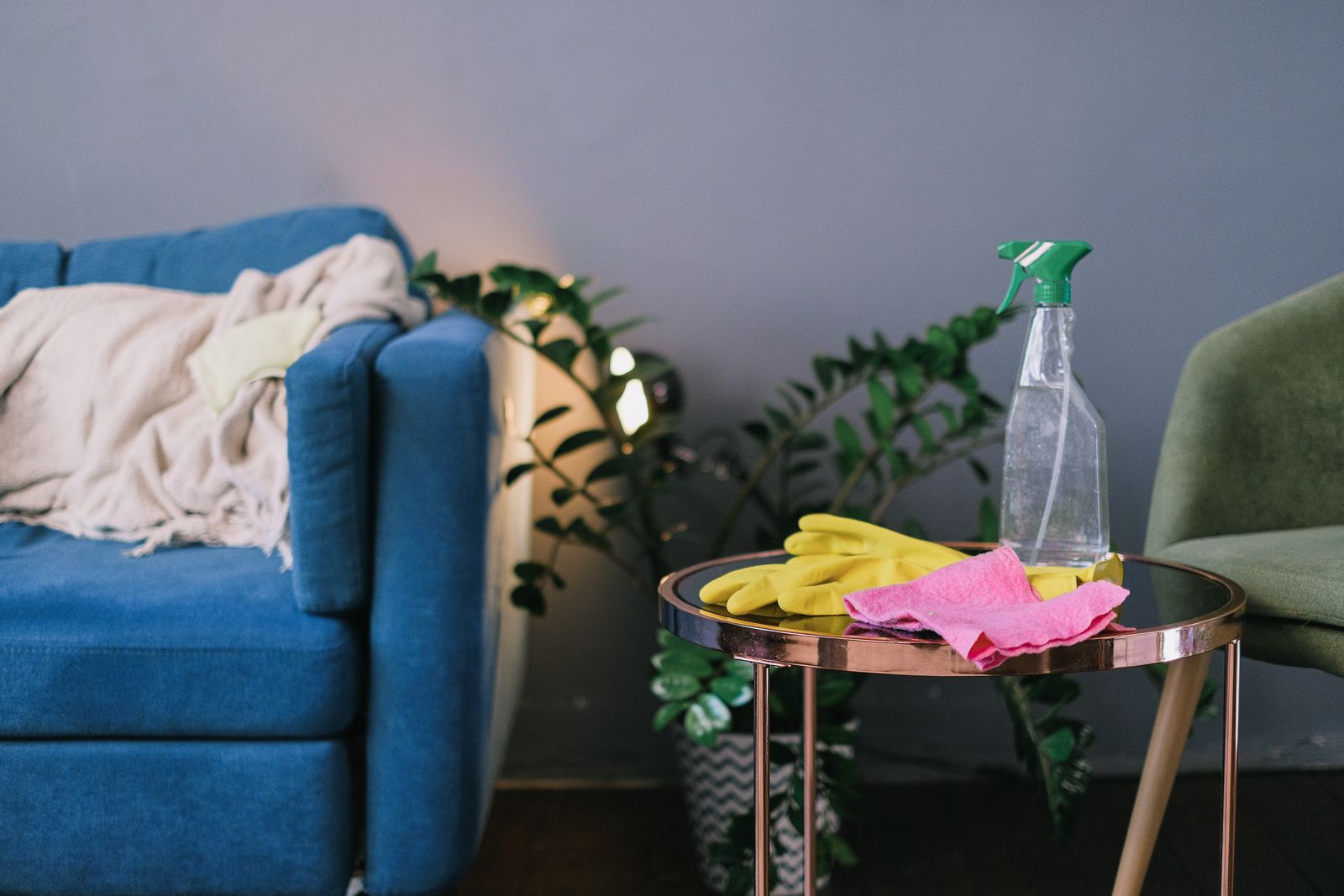 What to keep in a basic cleaning kit