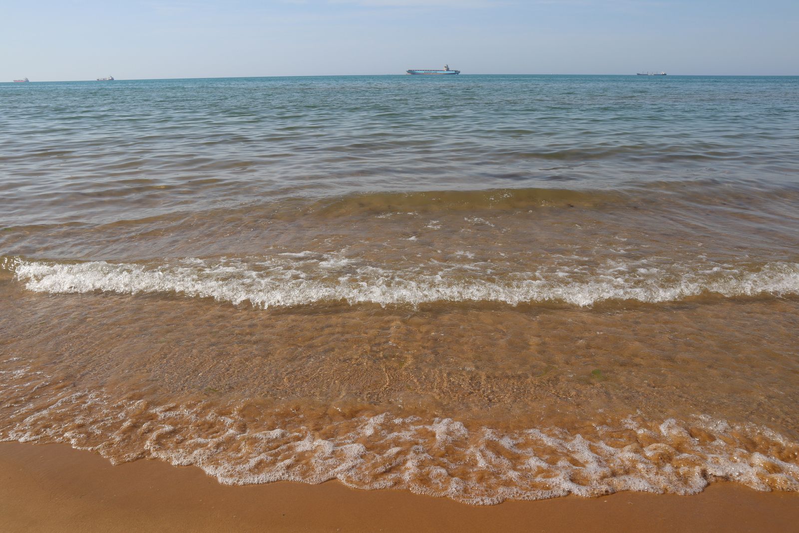 Why surf lesson times change with the tide