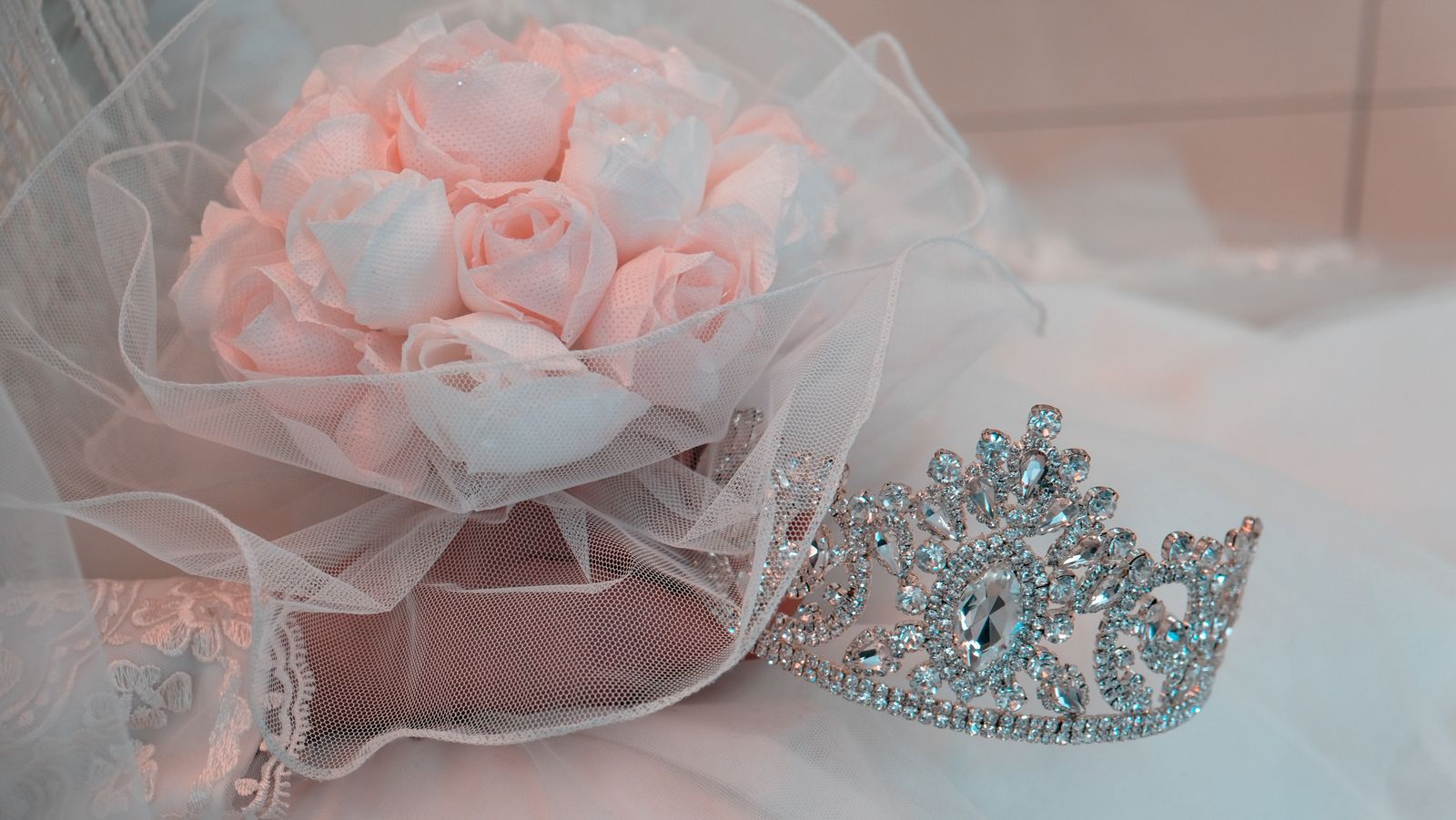 Veils & accessories