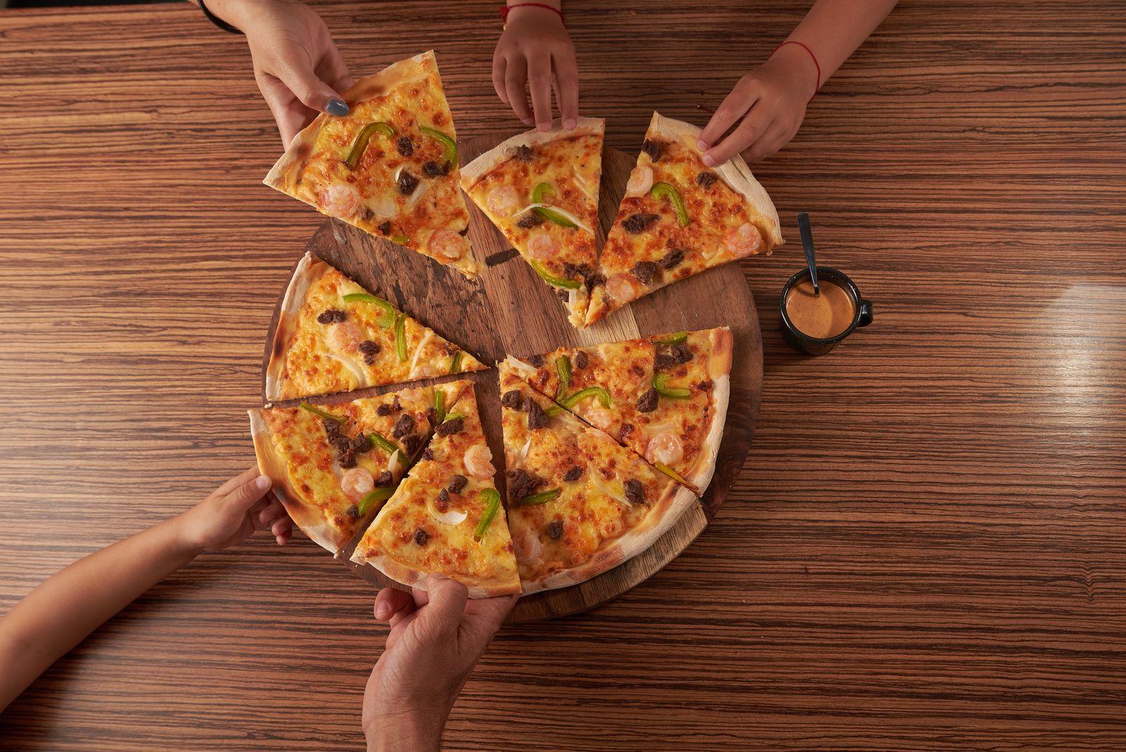 Illustration of a table set with pizzas for a party