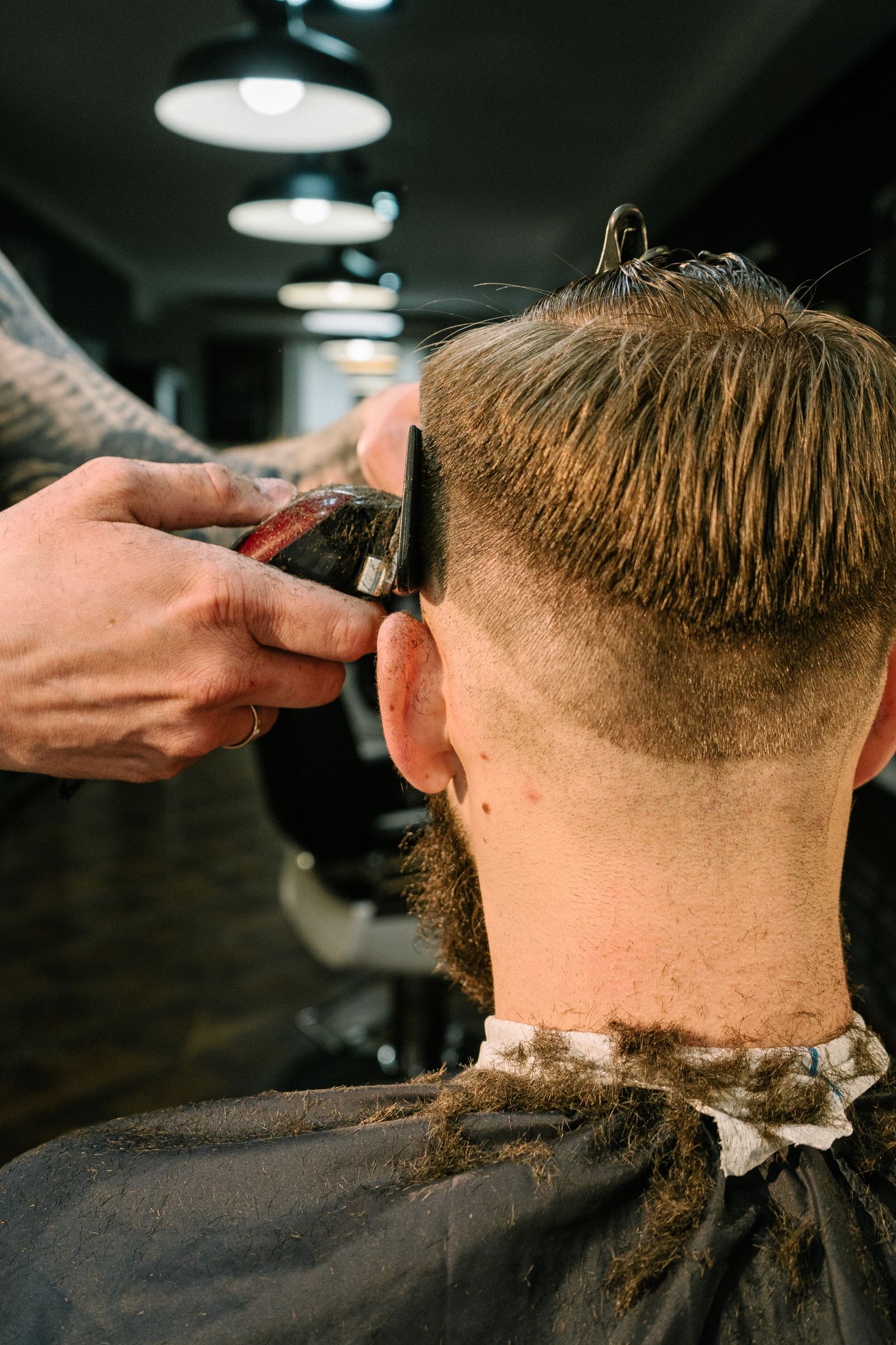 A short taper haircut seen from the side
