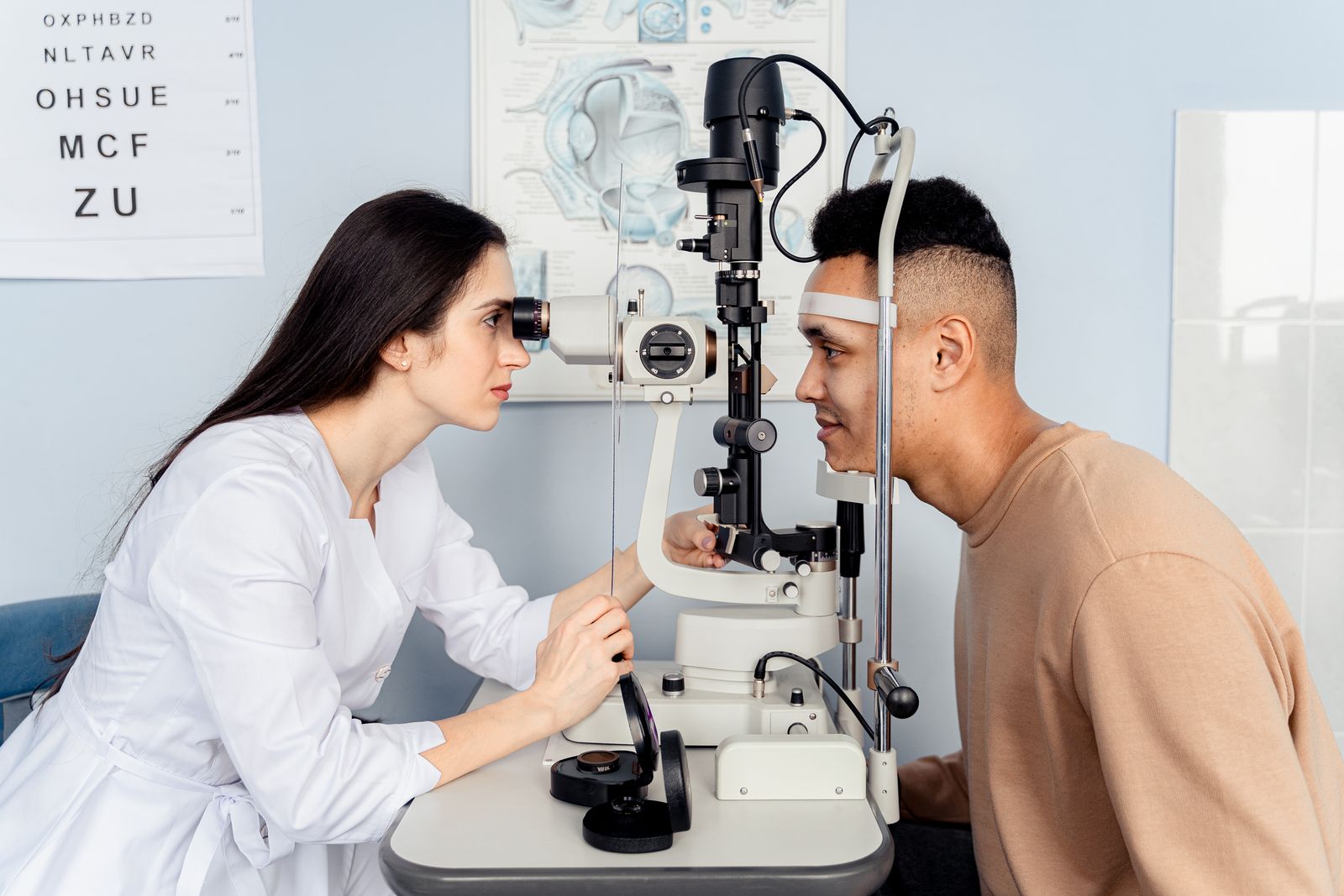 Illustration of an optician in the shop