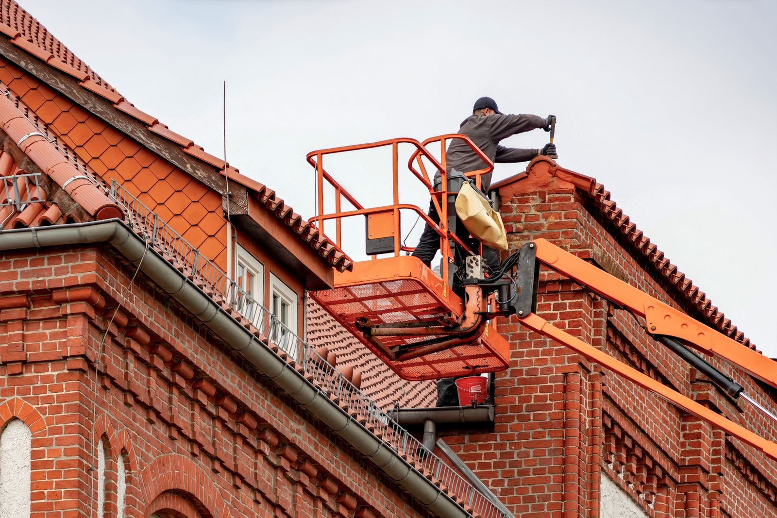 Gutters and roof edge
