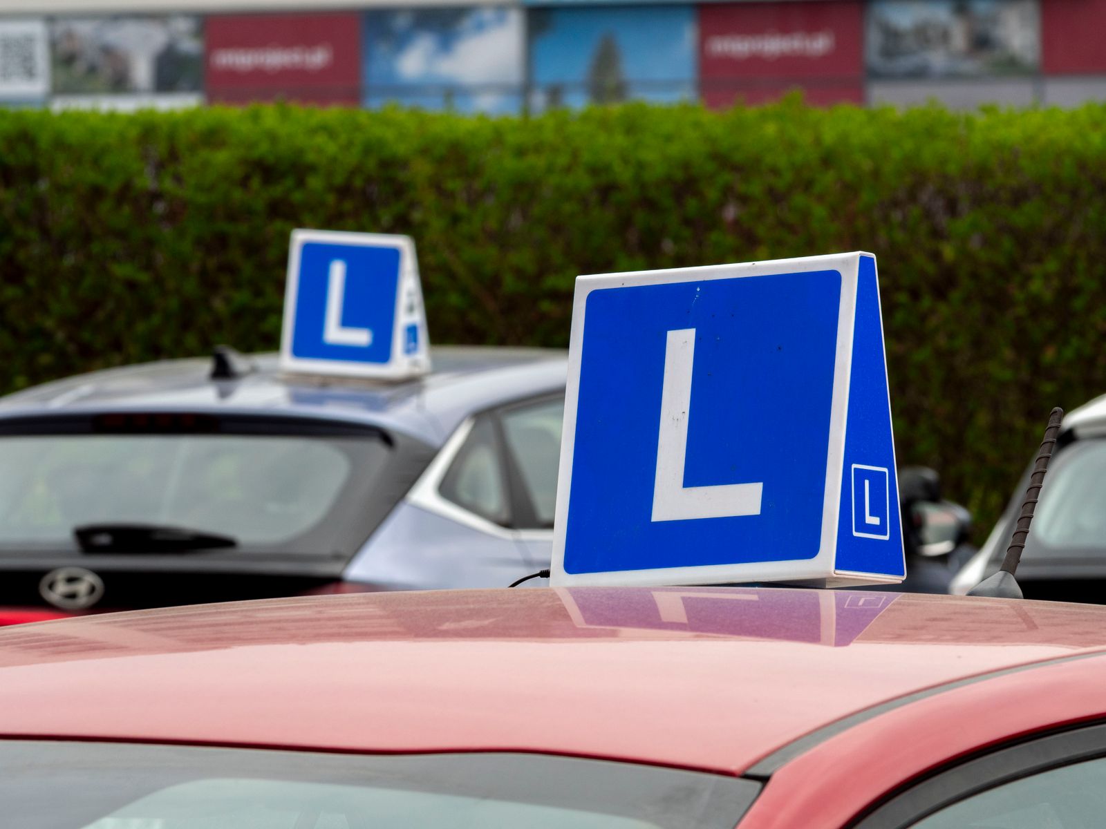 A test checklist next to a learner plate and a stopwatch