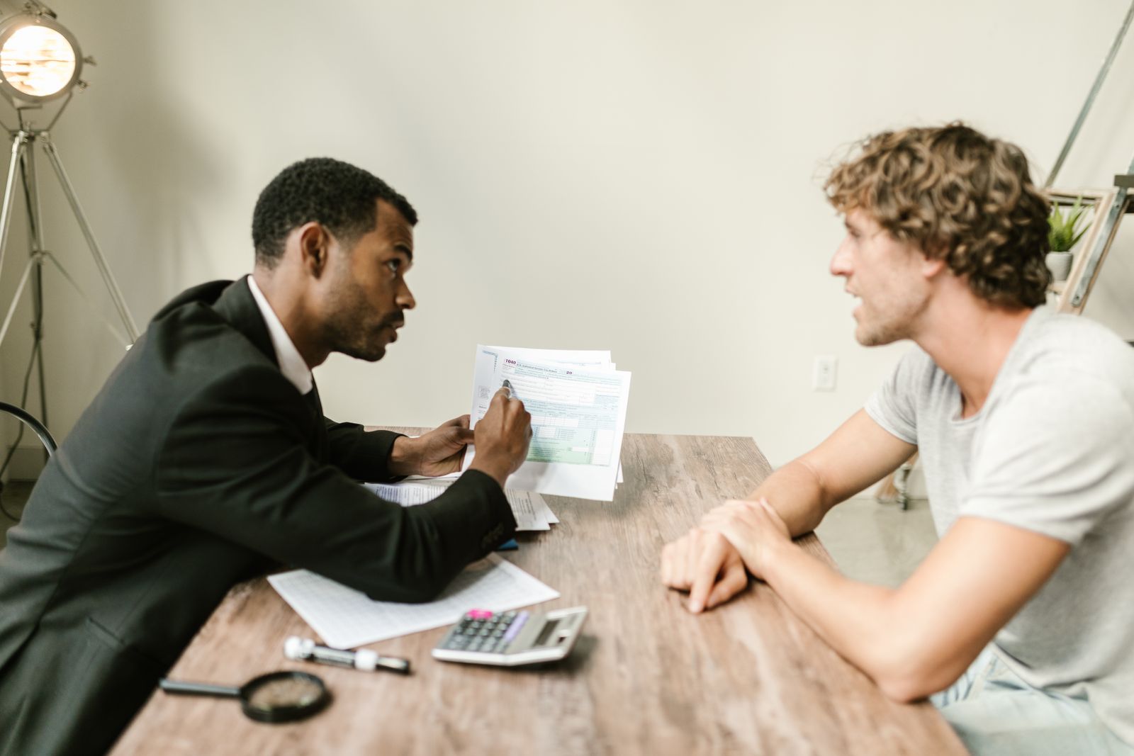 Illustration of an accountant meeting a client